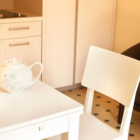 "Goethezimmer" - Mini-Ferienwohnungen In Der Leibnizallee ワイマール エクステリア 写真